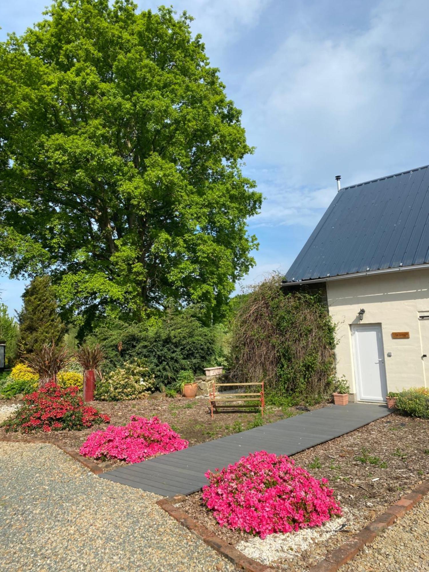 Spacious, Rustic Studio Space For 2 Persons Saint-Cyr-du-Bailleul Eksteriør bilde