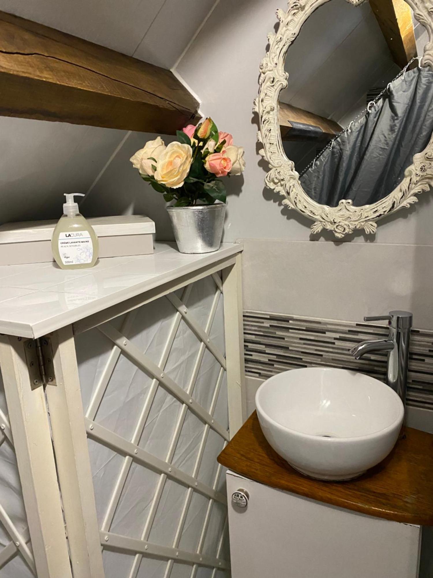 Spacious, Rustic Studio Space For 2 Persons Saint-Cyr-du-Bailleul Eksteriør bilde